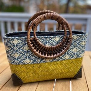 TAPESTRY BAMBOO STRAW Handbag, Handcrafted in India. Zippered closure!